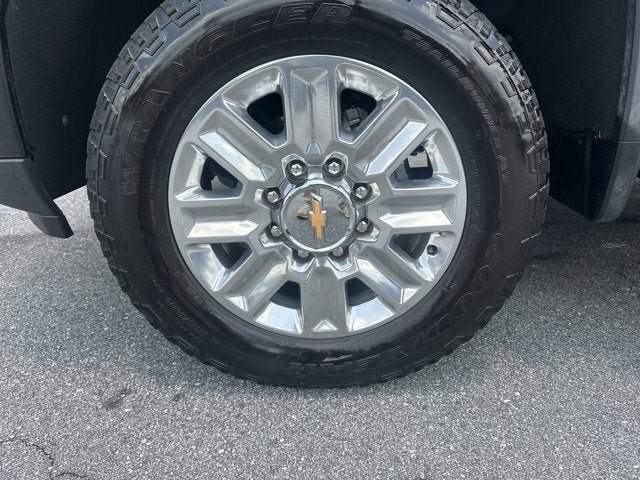 Used 2024 Chevrolet Silverado 2500 High Country w/ Technology Package AWD/4WD image 9