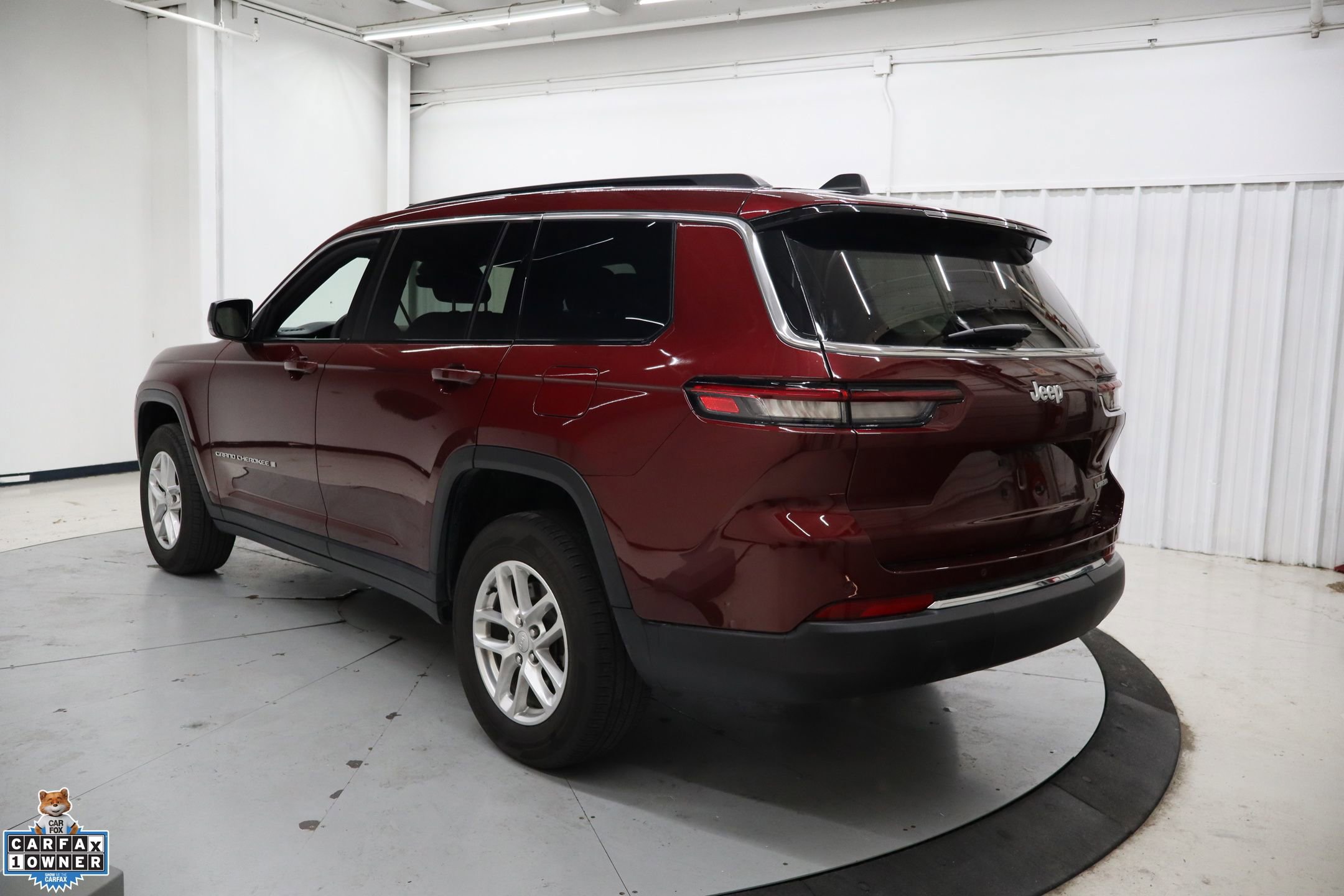 Used 2025 Jeep Grand Cherokee L Laredo RWD image 8