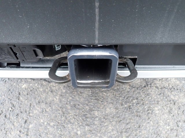 Certified 2022 Ford Explorer XLT w/ Equipment Group 202A image 10