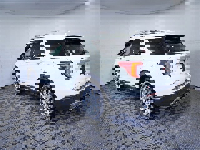 Certified 2021 Ford Explorer Platinum w/ Equipment Group 601A image 2