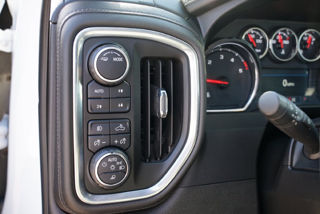 Used 2022 Chevrolet Silverado 2500 LTZ w/ Safety Package AWD/4WD image 15