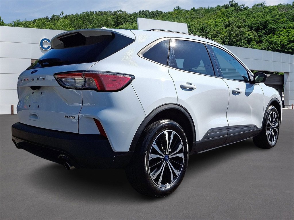 Certified 2022 Ford Escape SE w/ SE Sport Appearance Package image 4