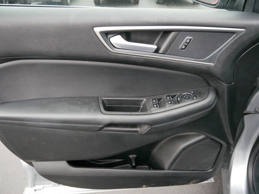 Certified 2024 Ford Edge SEL image 9