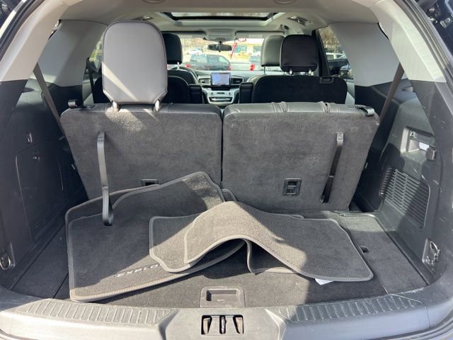 Certified 2022 Ford Explorer XLT w/ Equipment Group 202A image 25