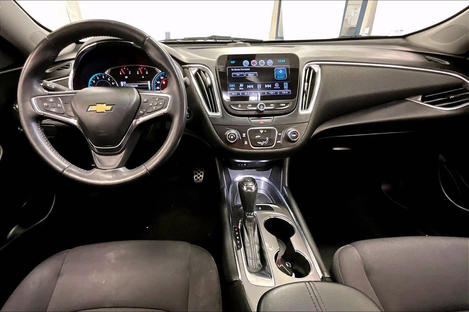 Used 2017 Chevrolet Malibu LT image 14