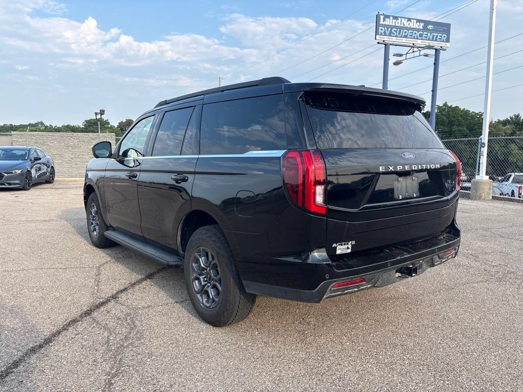 Certified 2025 Ford Expedition Active AWD/4WD image 5