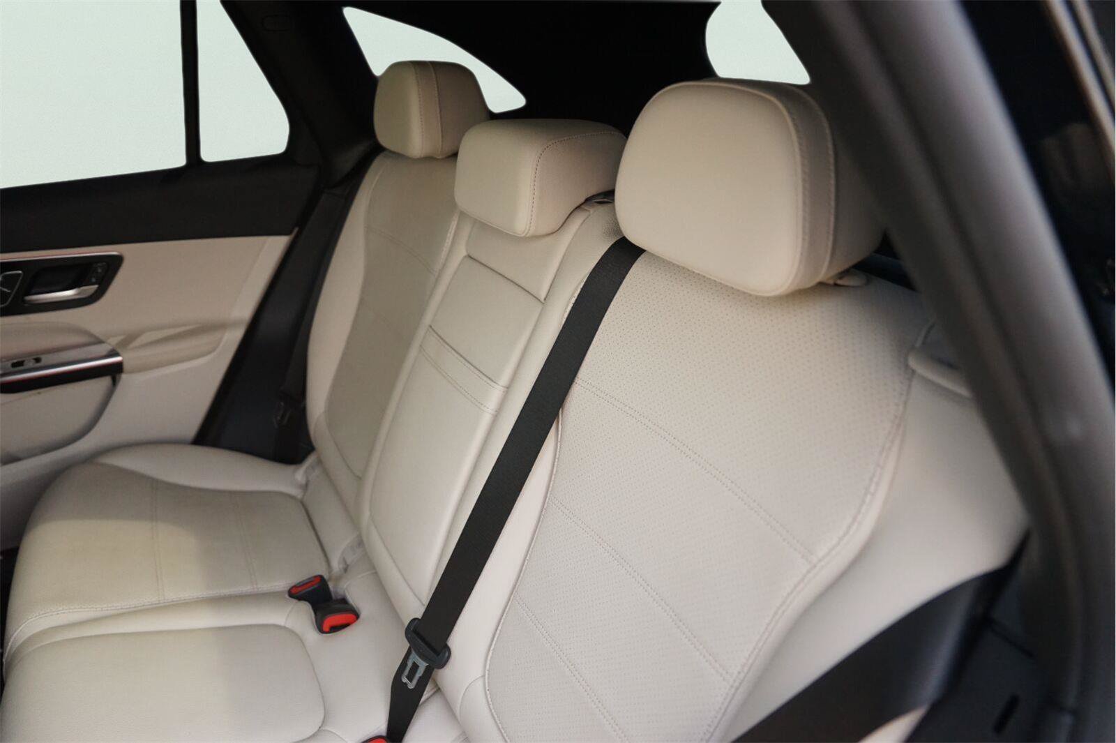 Used 2025 Mercedes-Benz GLC 350e 4MATIC image 14