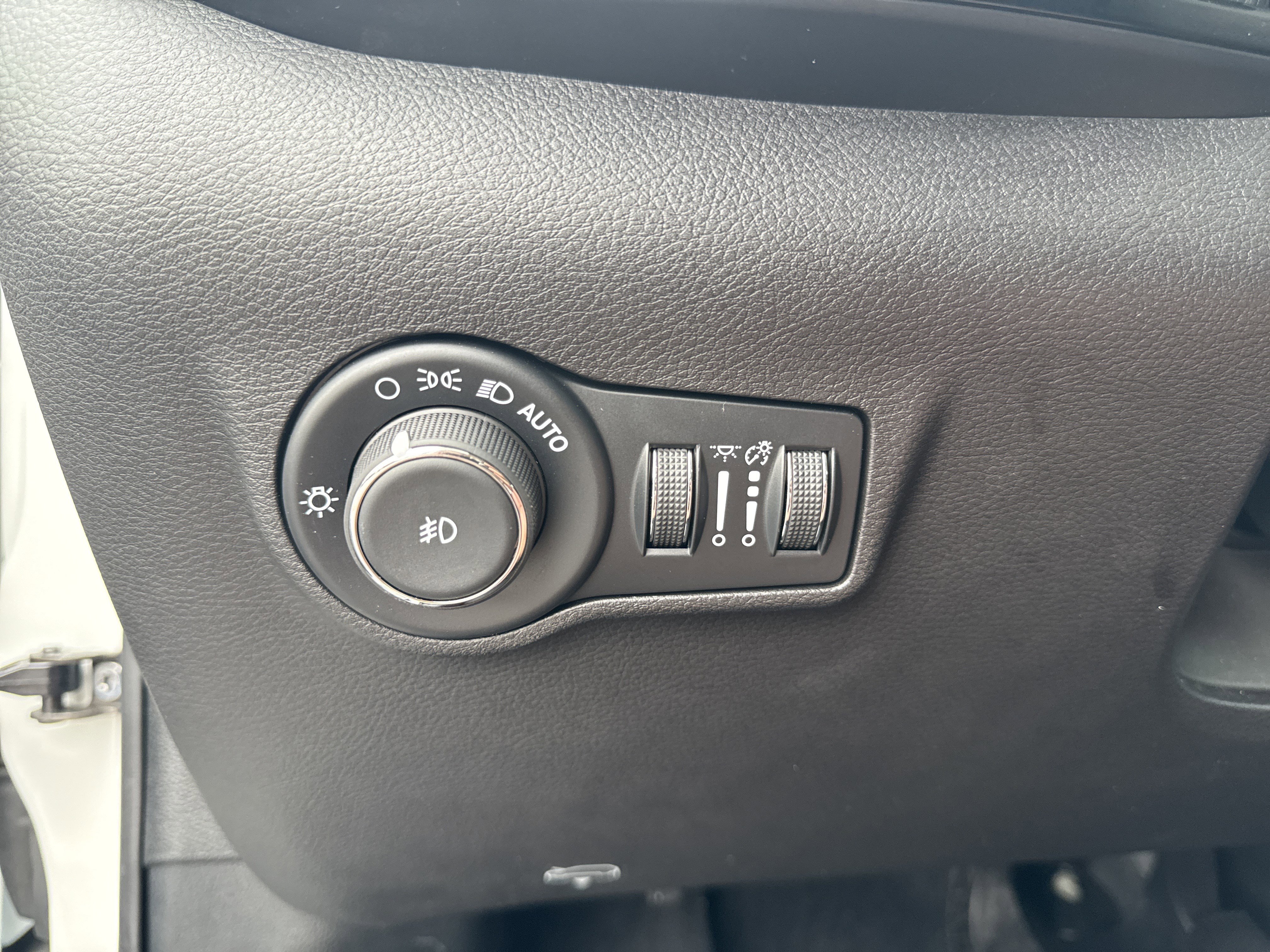 Used 2025 Jeep Compass Trailhawk image 29