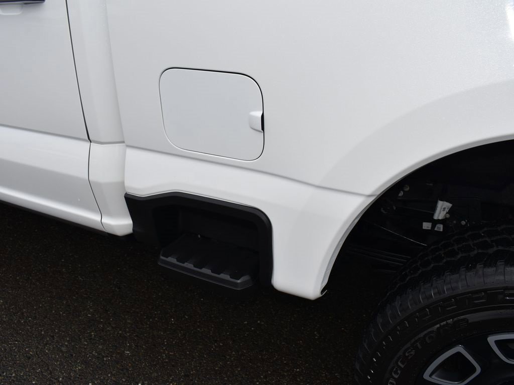Certified 2024 Ford F350 Platinum w/ FX4 Off-Road Package image 29