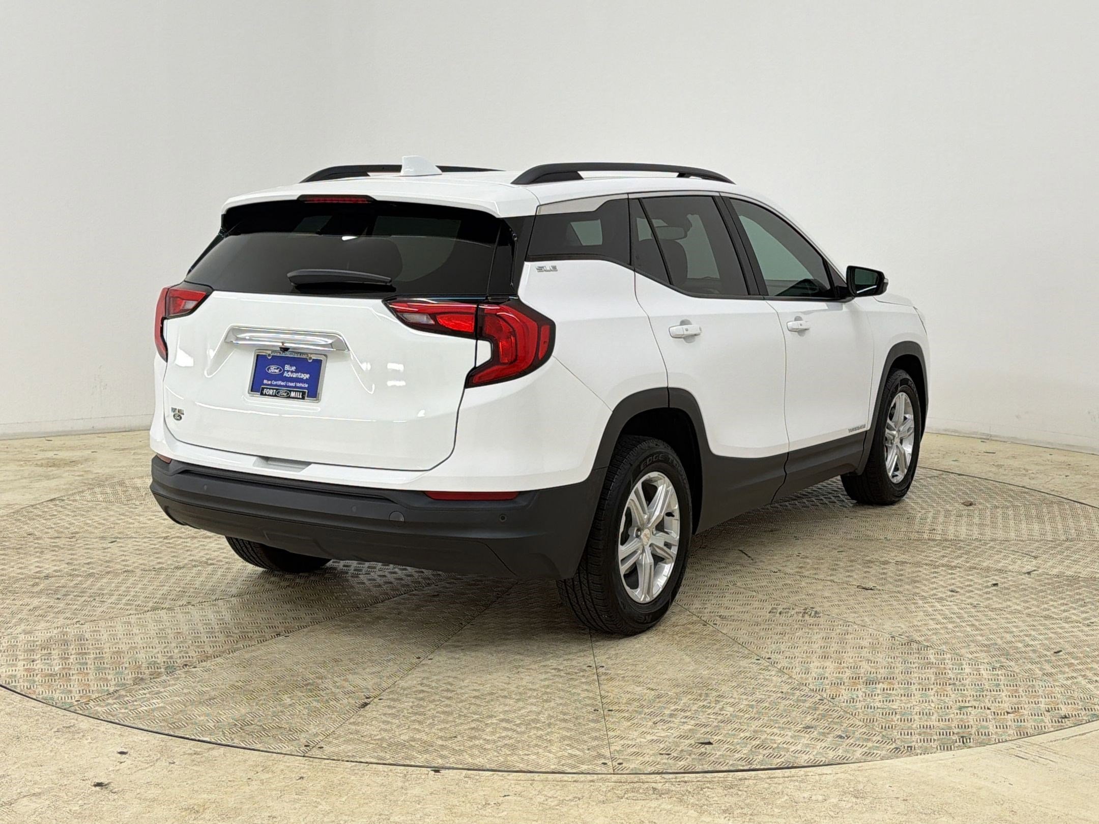 Used 2021 GMC Terrain SLE w/ Driver Convenience Package FWD image 9
