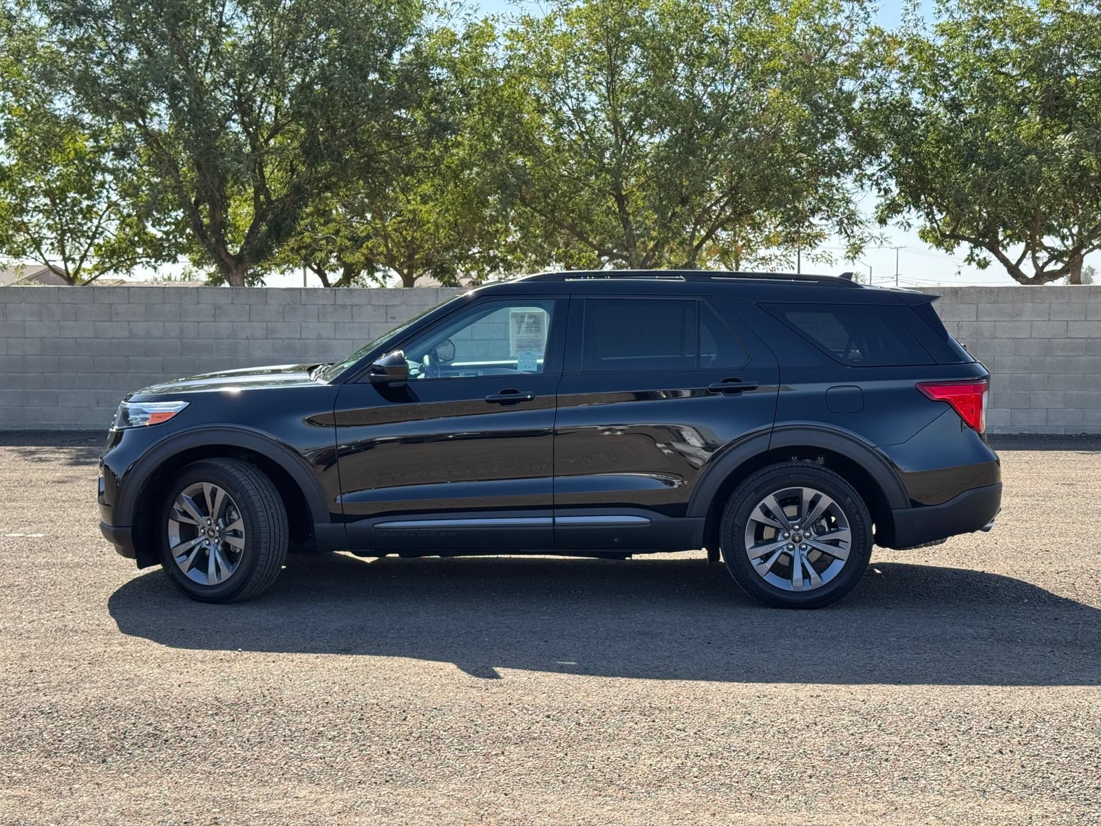 Certified 2023 Ford Explorer XLT w/ Equipment Group 202A AWD/4WD image 7