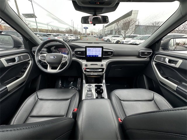 Certified 2022 Ford Explorer XLT w/ Equipment Group 202A image 3