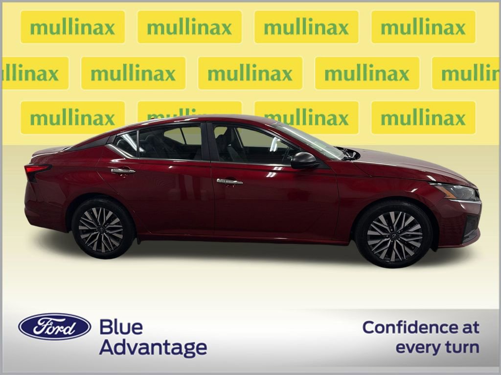 Used 2024 Nissan Altima 2.5 SV FWD image 2