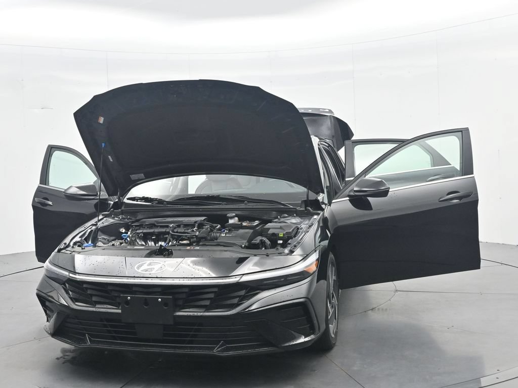 Used 2025 Hyundai Elantra Limited FWD image 48