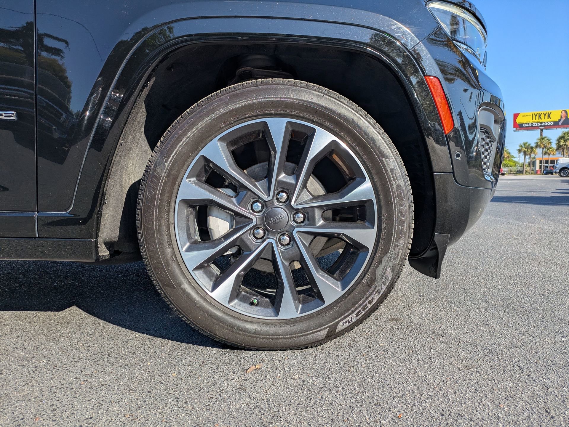 Used 2022 Jeep Grand Cherokee Overland w/ Luxury Tech Group IV image 12