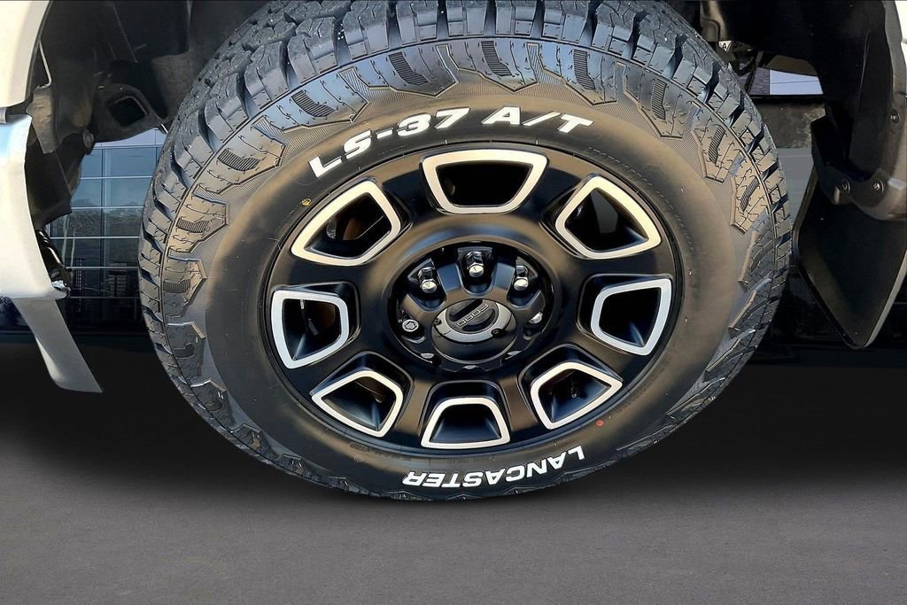 Certified 2024 Ford F250 Platinum w/ FX4 Off-Road Package image 35