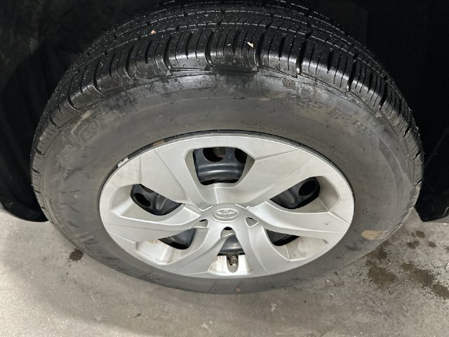 Used 2021 Toyota RAV4 LE FWD image 23