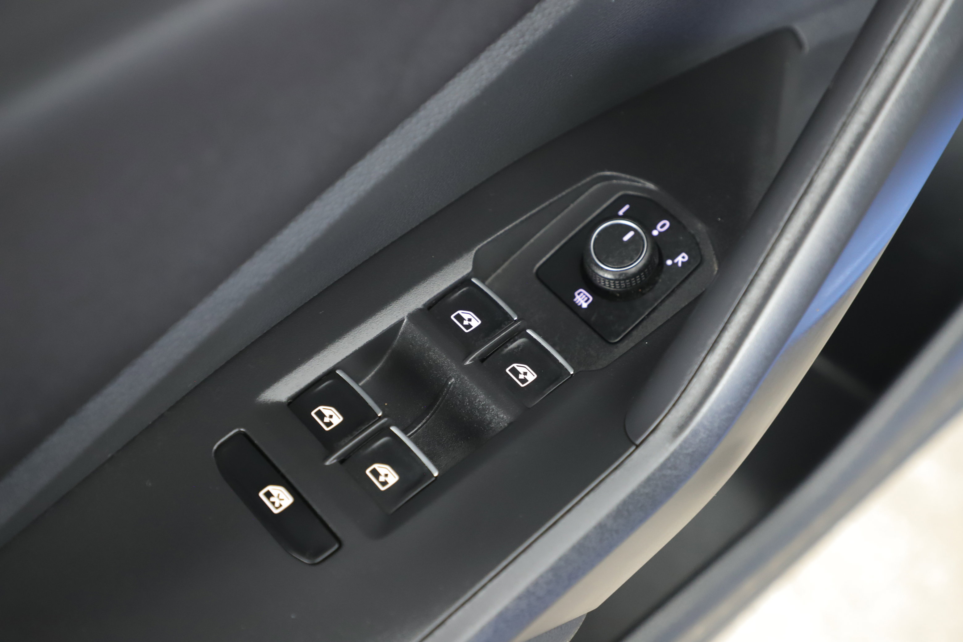 Used 2024 Volkswagen Jetta SE w/ Panoramic Sunroof Package image 9