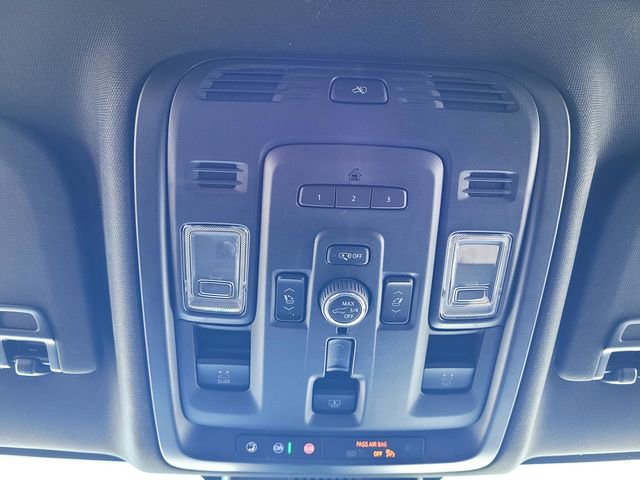 Used 2024 GMC Yukon Denali w/ Advanced Technology Package AWD/4WD image 20