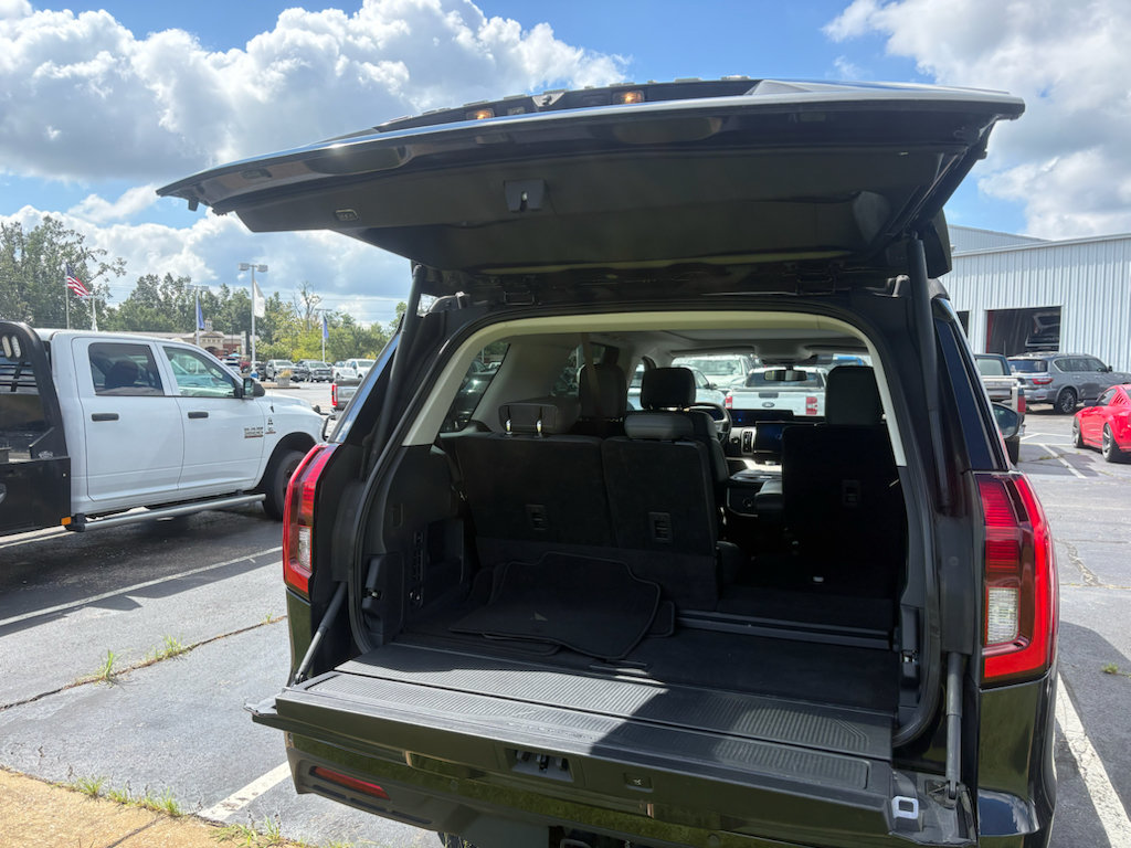 Certified 2025 Ford Expedition Active AWD/4WD image 2