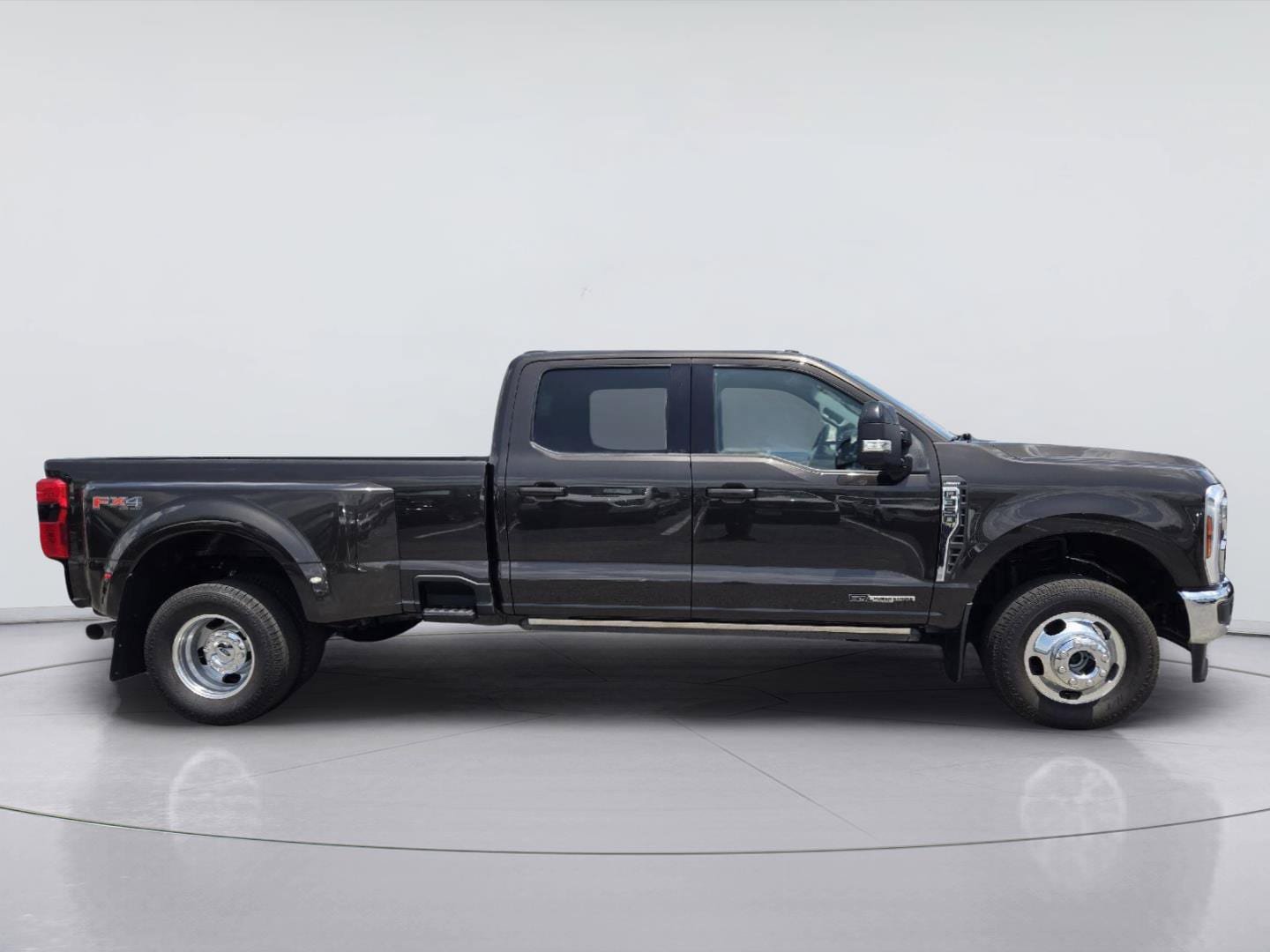 Certified 2024 Ford F350 Lariat w/ Lariat Ultimate Package AWD/4WD image 4
