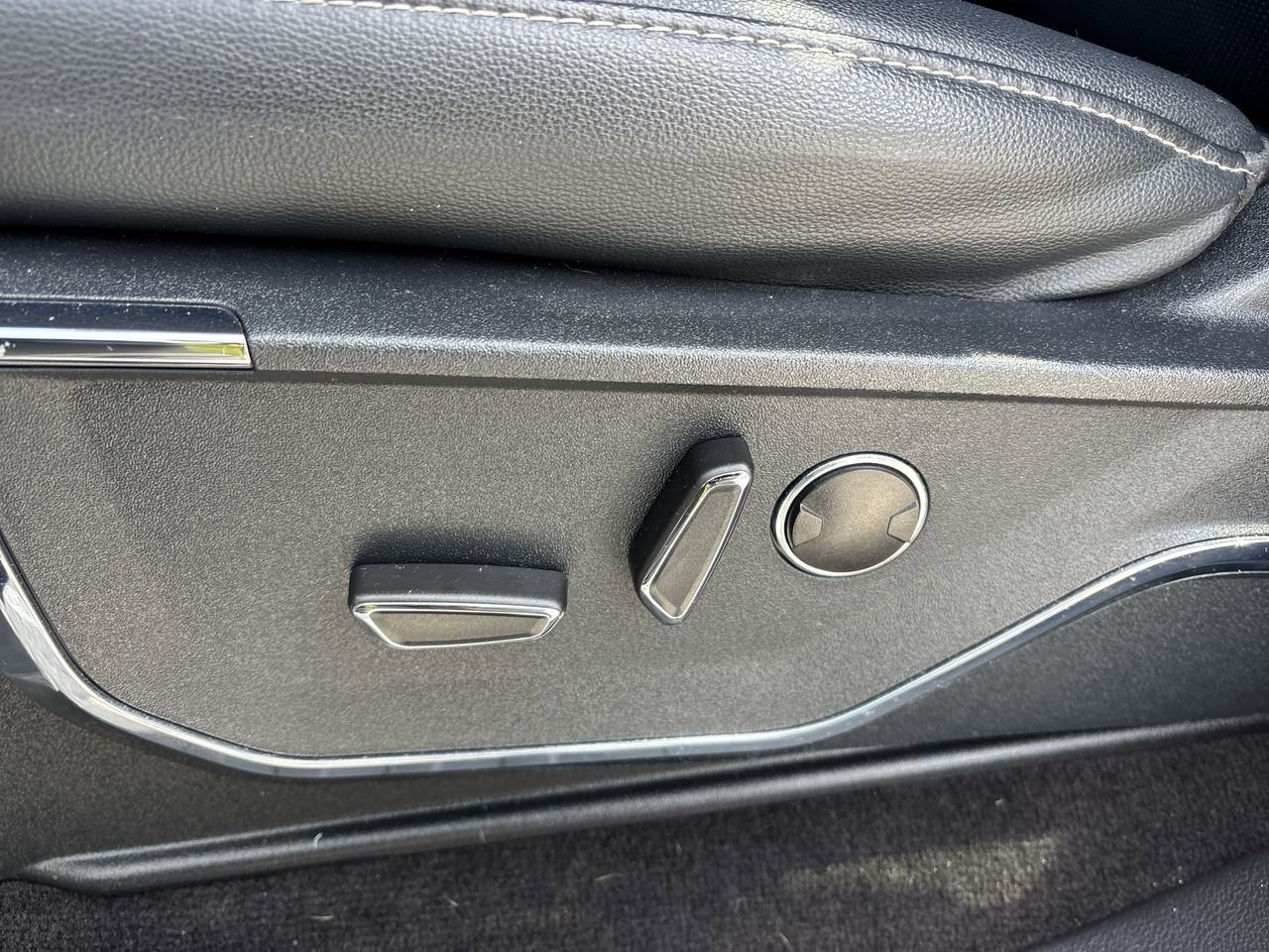 Certified 2023 Ford F150 Lariat w/ Equipment Group 502A High image 24