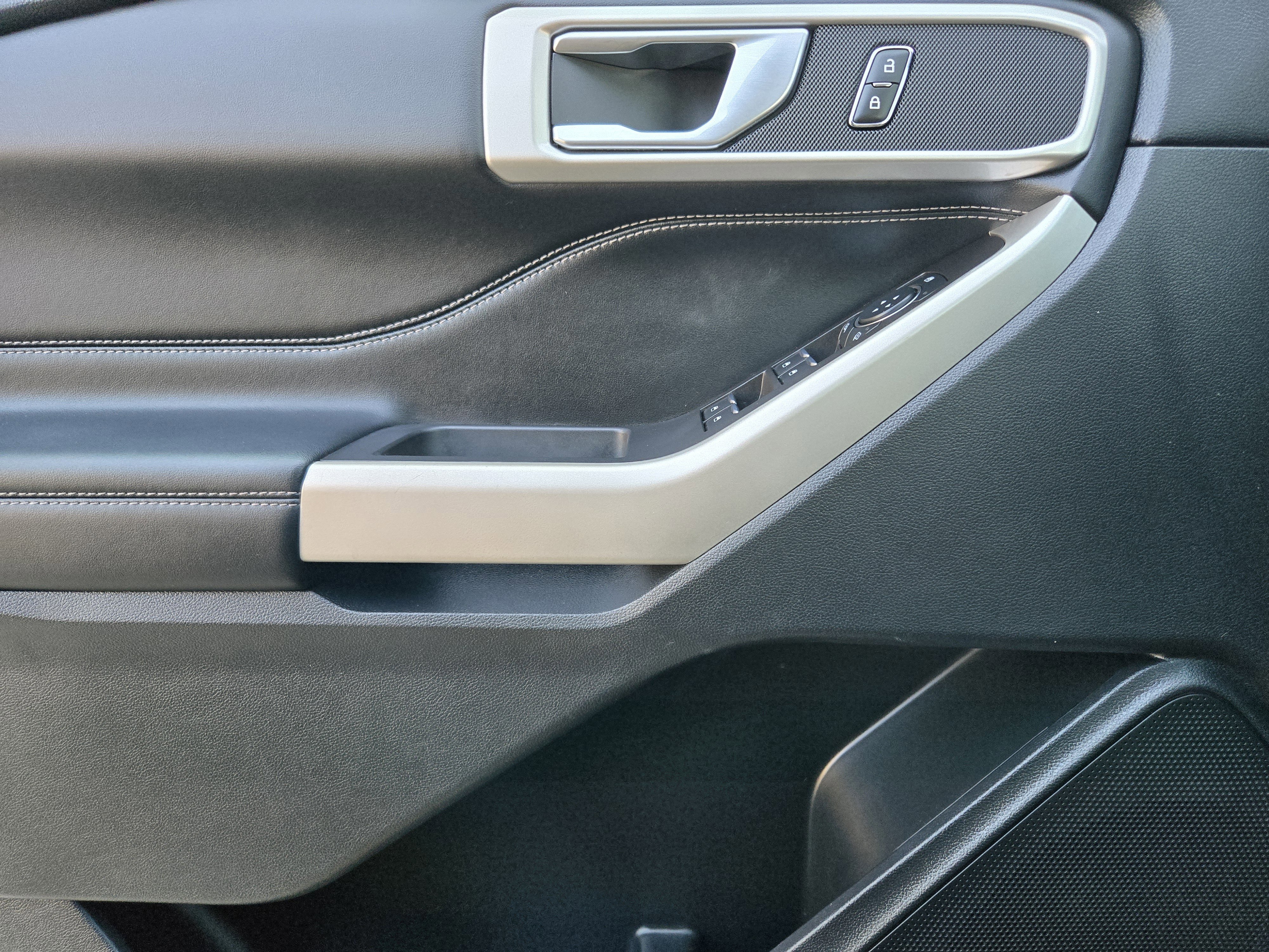 Certified 2023 Ford Explorer XLT image 17