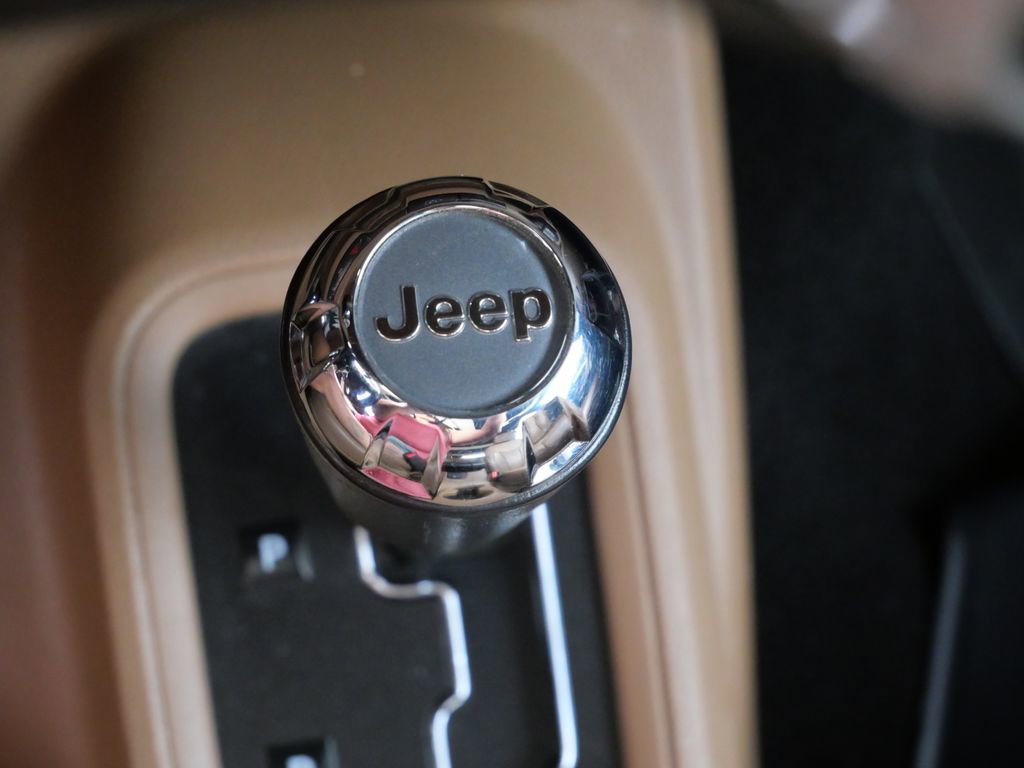 Used 2017 Jeep Wrangler Unlimited Sahara AWD/4WD image 33