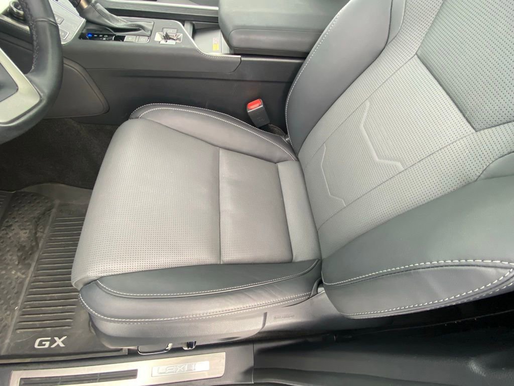 Used 2025 Lexus GX 550 w/ Accessory Package (Z1) image 22