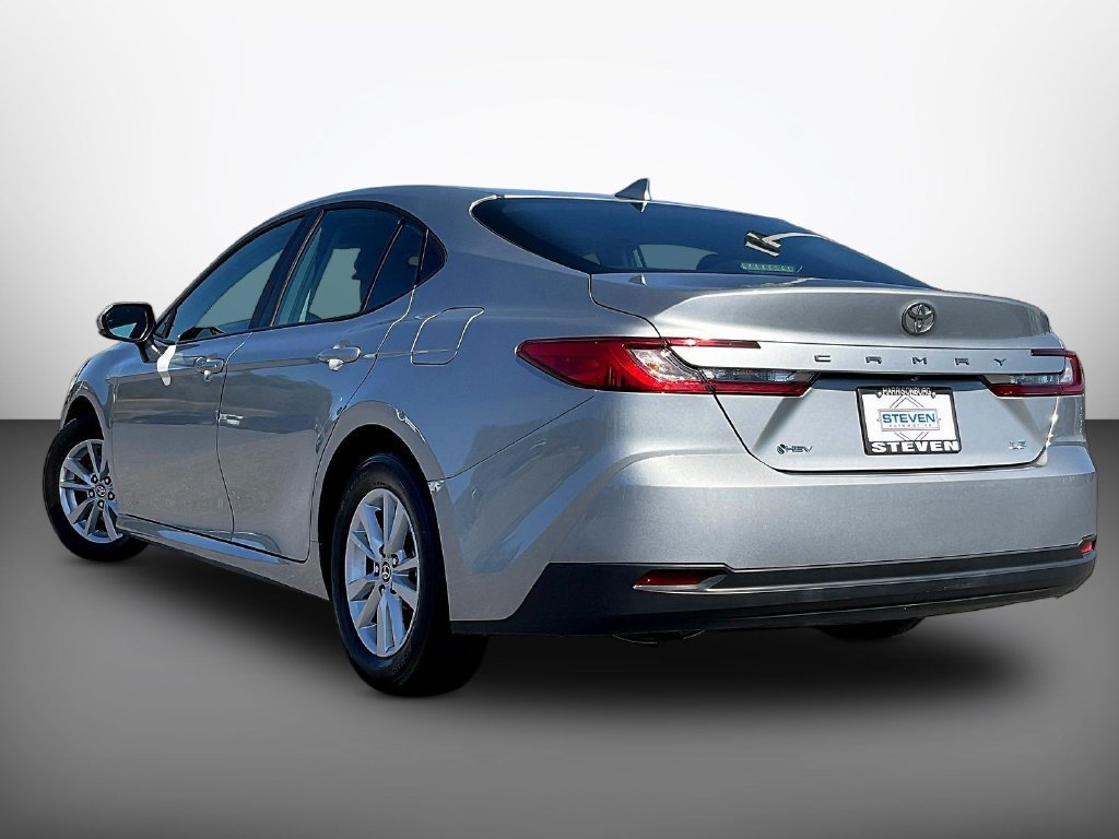 Used 2025 Toyota Camry LE FWD image 4
