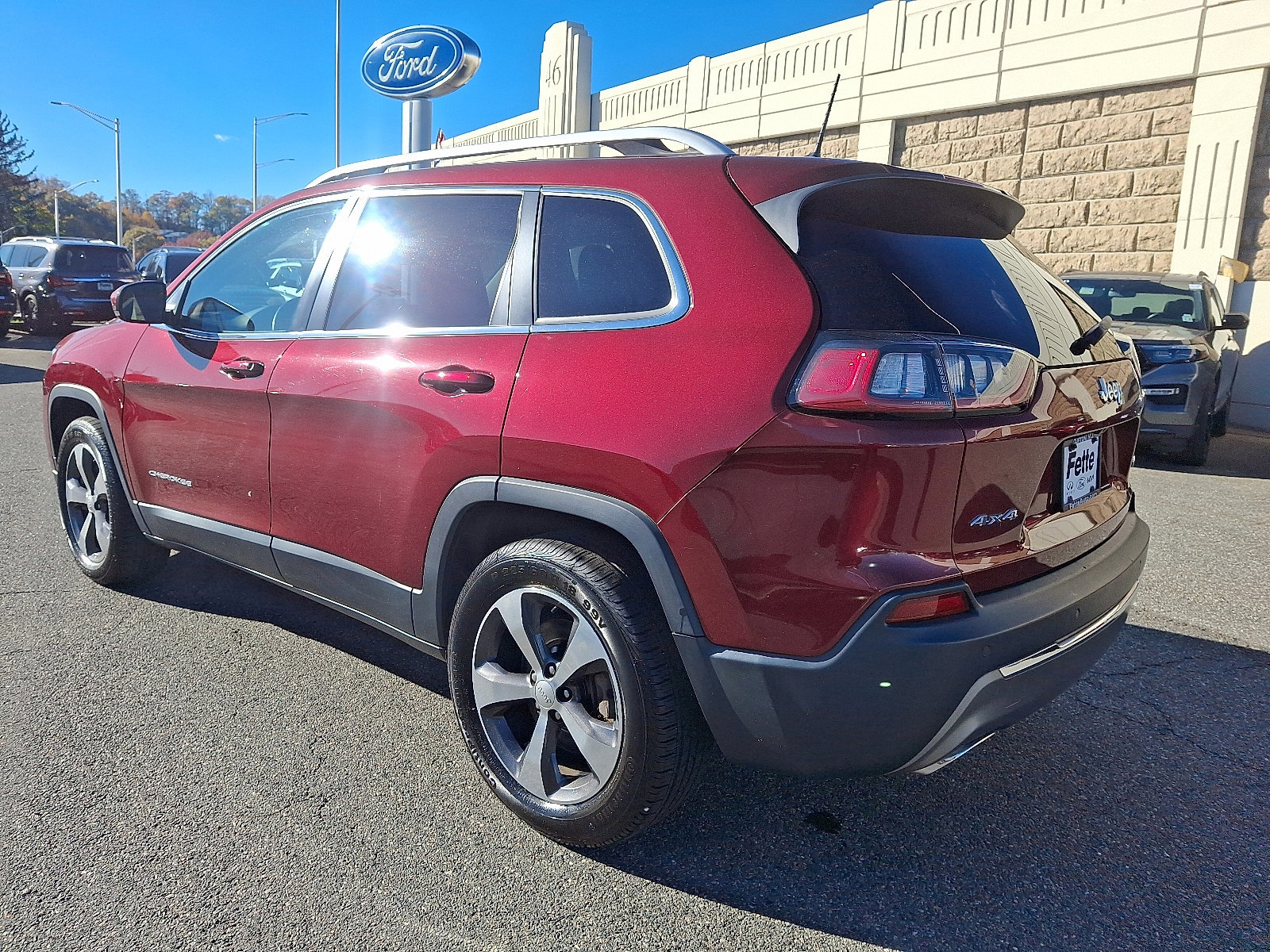 Used 2019 Jeep Cherokee Limited image 4