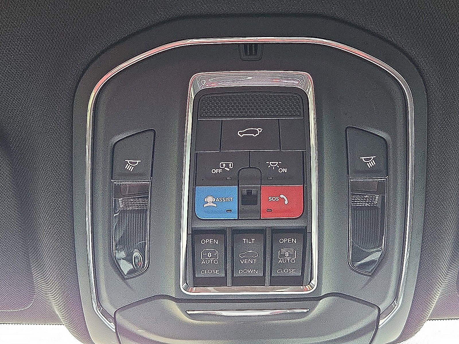 Used 2024 Jeep Grand Cherokee Trailhawk w/ Luxury Tech Group III image 20