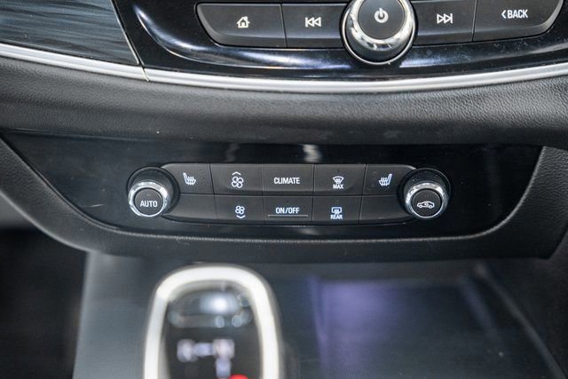 Used 2020 Buick Enclave Essence image 25