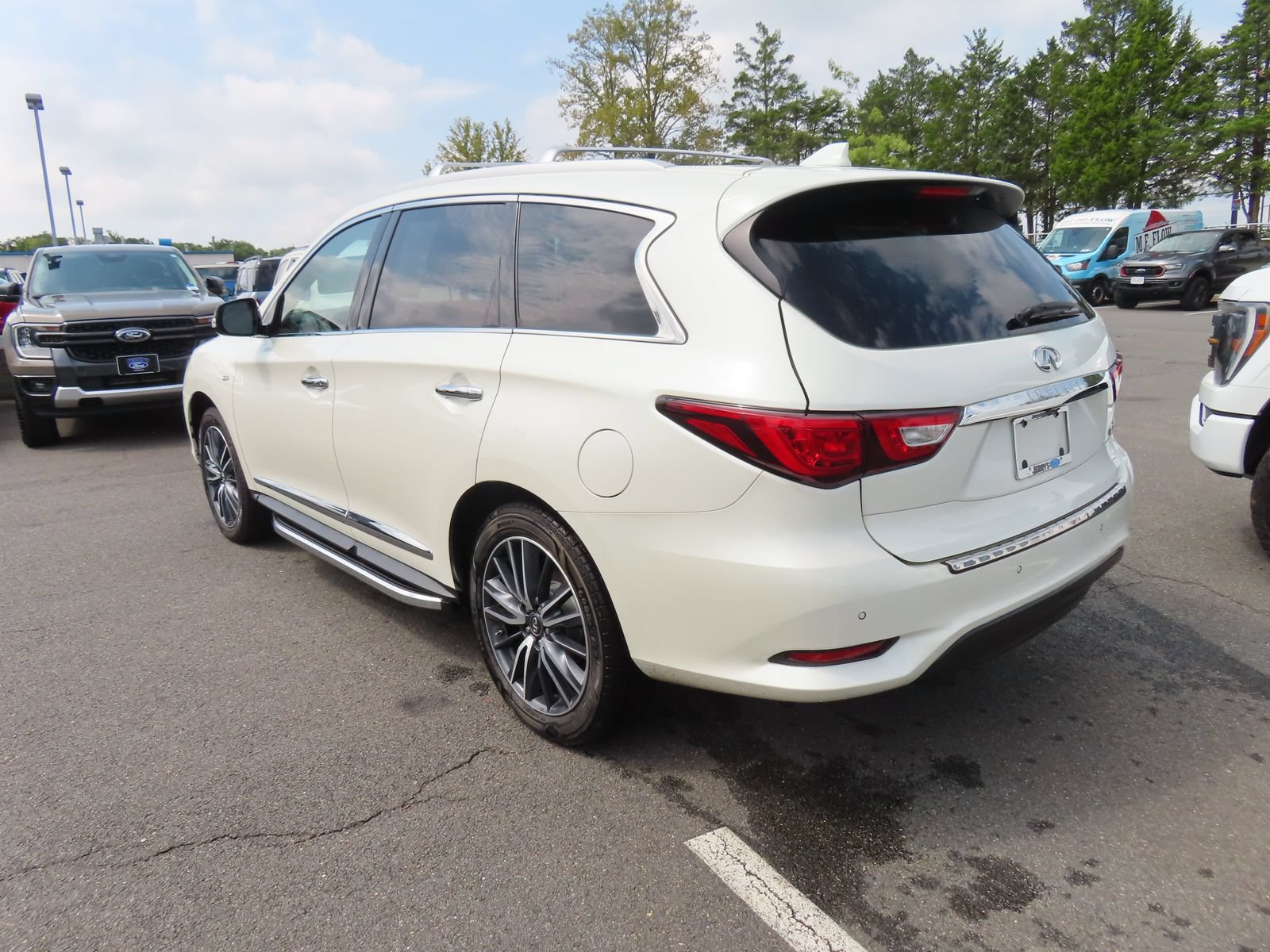 Used 2018 INFINITI QX60 Luxe w/ Deluxe Technology Package AWD/4WD image 7
