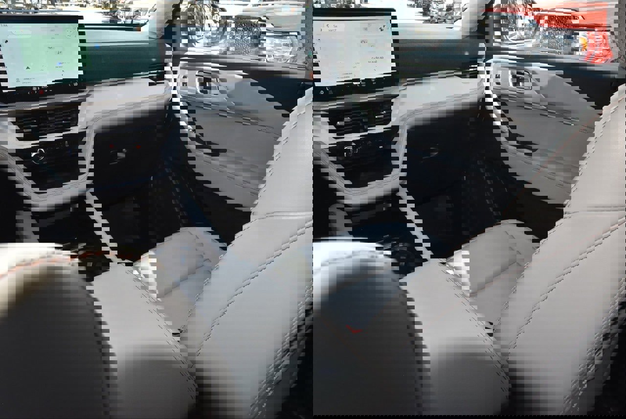 Certified 2025 Ford Explorer Active w/ Active Comfort Package image 19