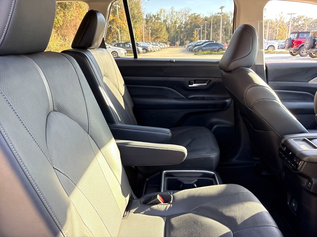 Used 2024 Toyota Grand Highlander Platinum image 28