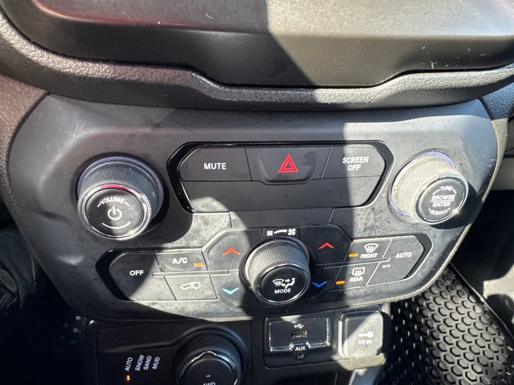 Used 2020 Jeep Renegade Altitude AWD/4WD image 23