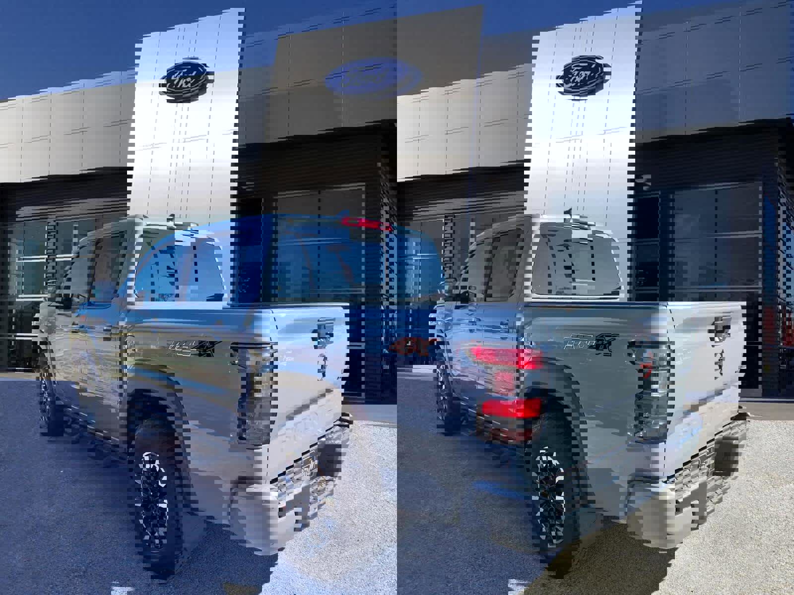 Used 2024 Nissan Frontier PRO-4X w/ Off-Road Protection Package image 2