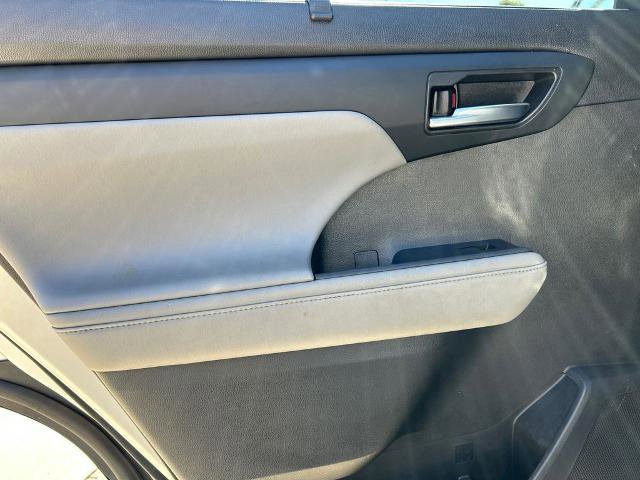 Used 2021 Toyota Highlander XLE image 30