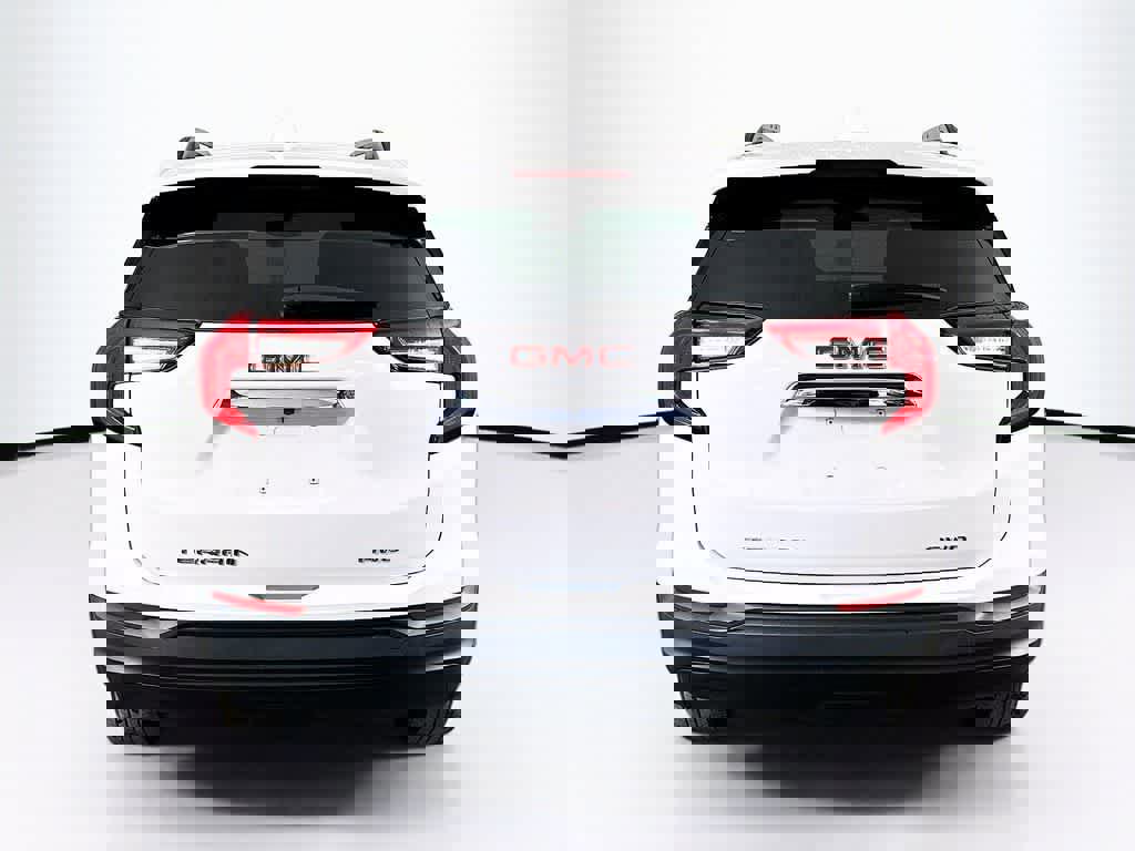 Used 2022 GMC Terrain SLE w/ Driver Convenience Package image 4