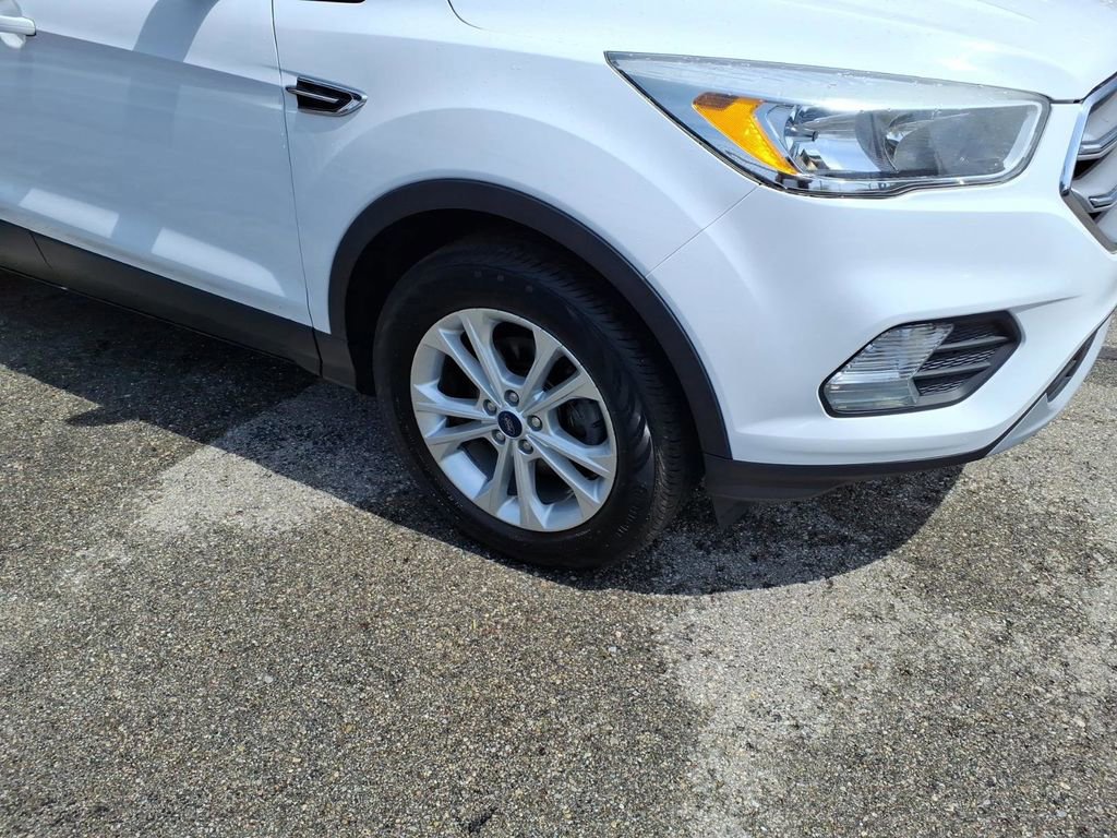 Certified 2017 Ford Escape SE FWD image 2