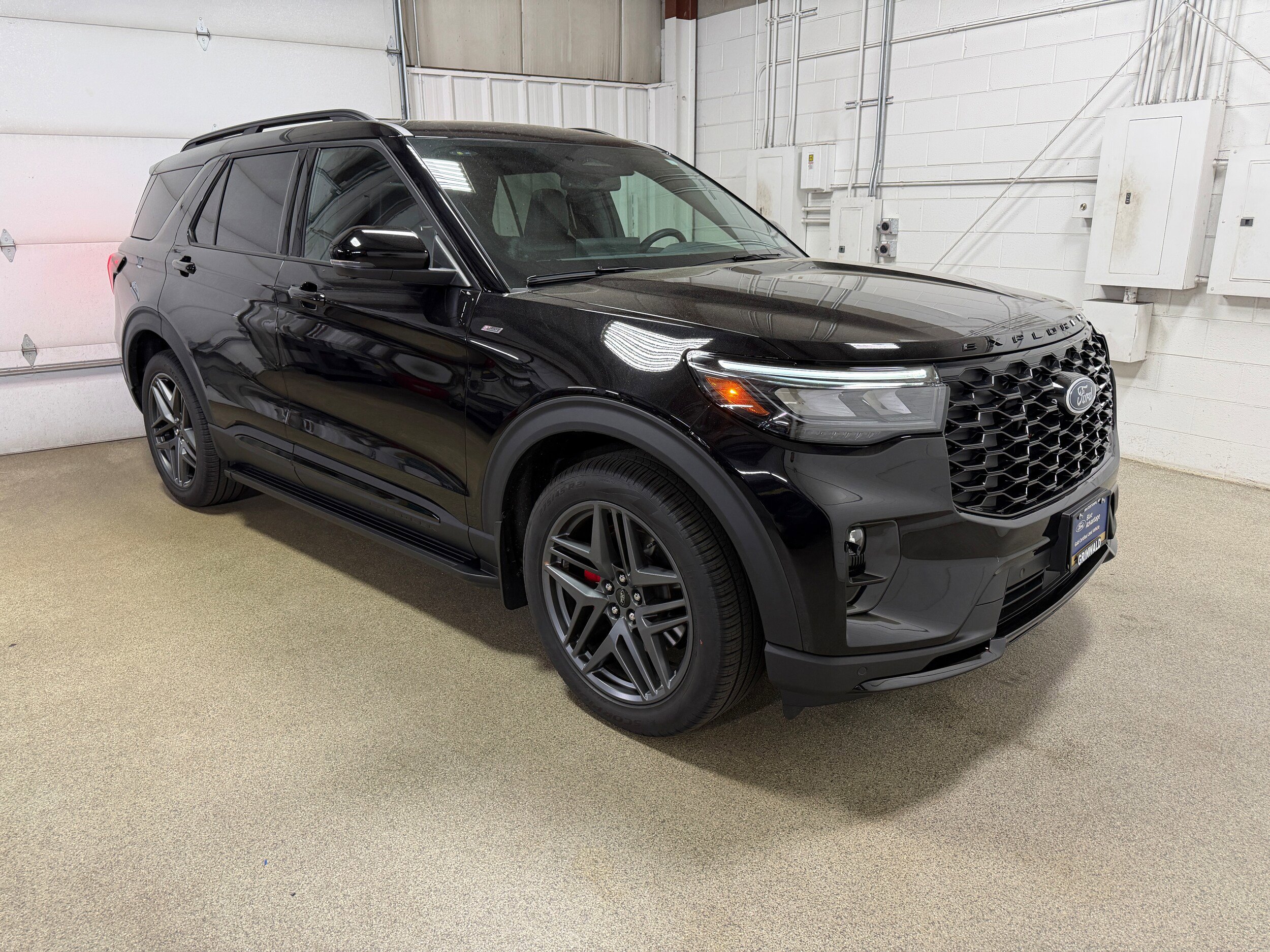 Certified 2025 Ford Explorer ST-Line w/ Premium Package AWD/4WD image 4