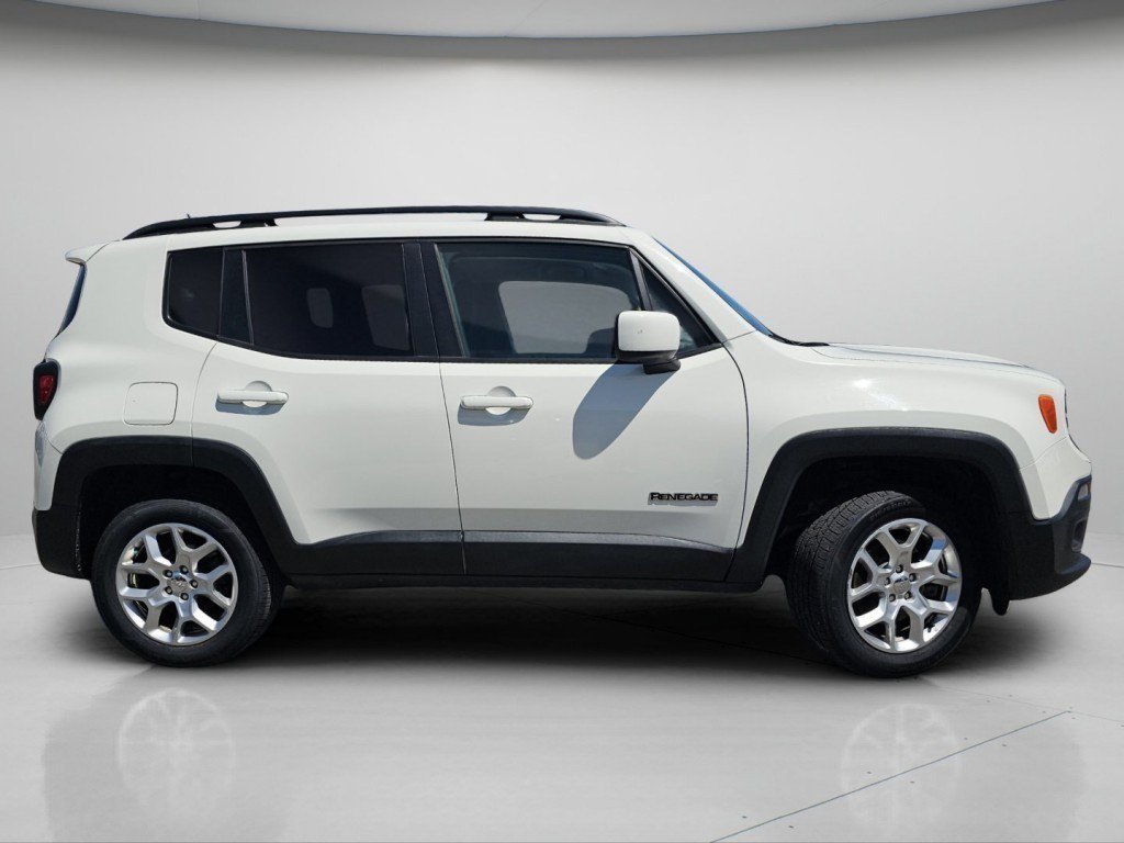 Used 2017 Jeep Renegade Latitude AWD/4WD image 22