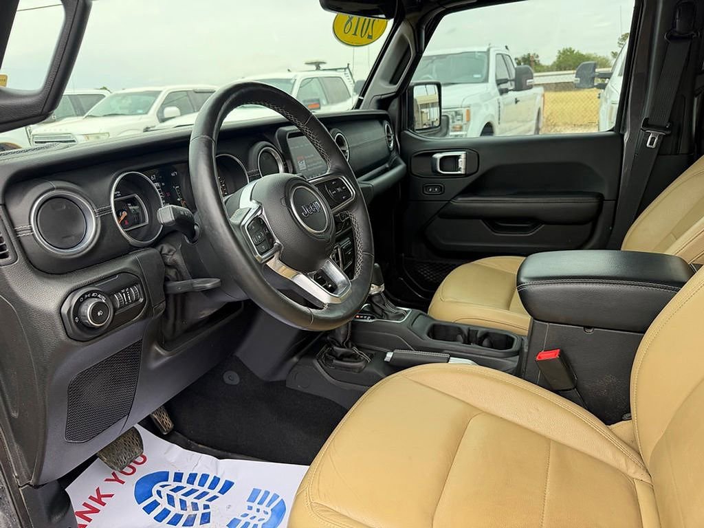 Used 2018 Jeep Wrangler Unlimited Sahara AWD/4WD image 9