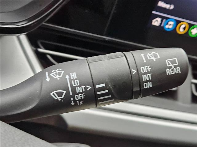 Used 2024 Chevrolet Trax RS FWD image 17