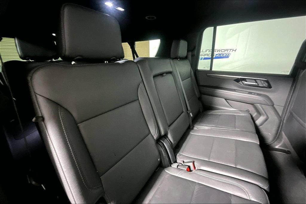 Used 2025 Chevrolet Suburban Z71 AWD/4WD image 22