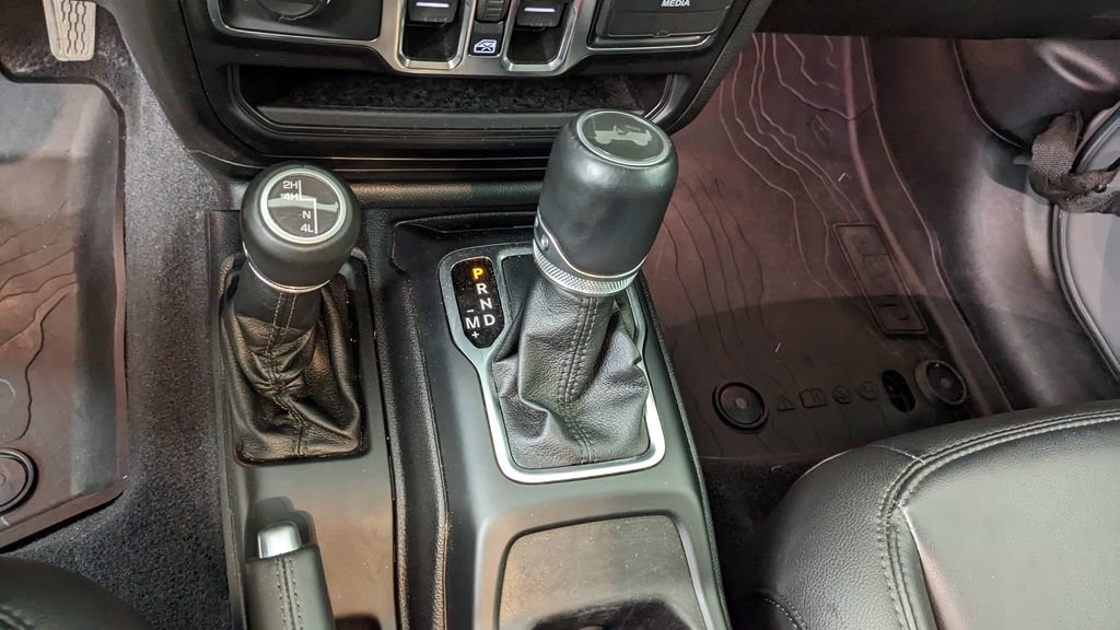 Used 2021 Jeep Wrangler Unlimited Sahara AWD/4WD image 31