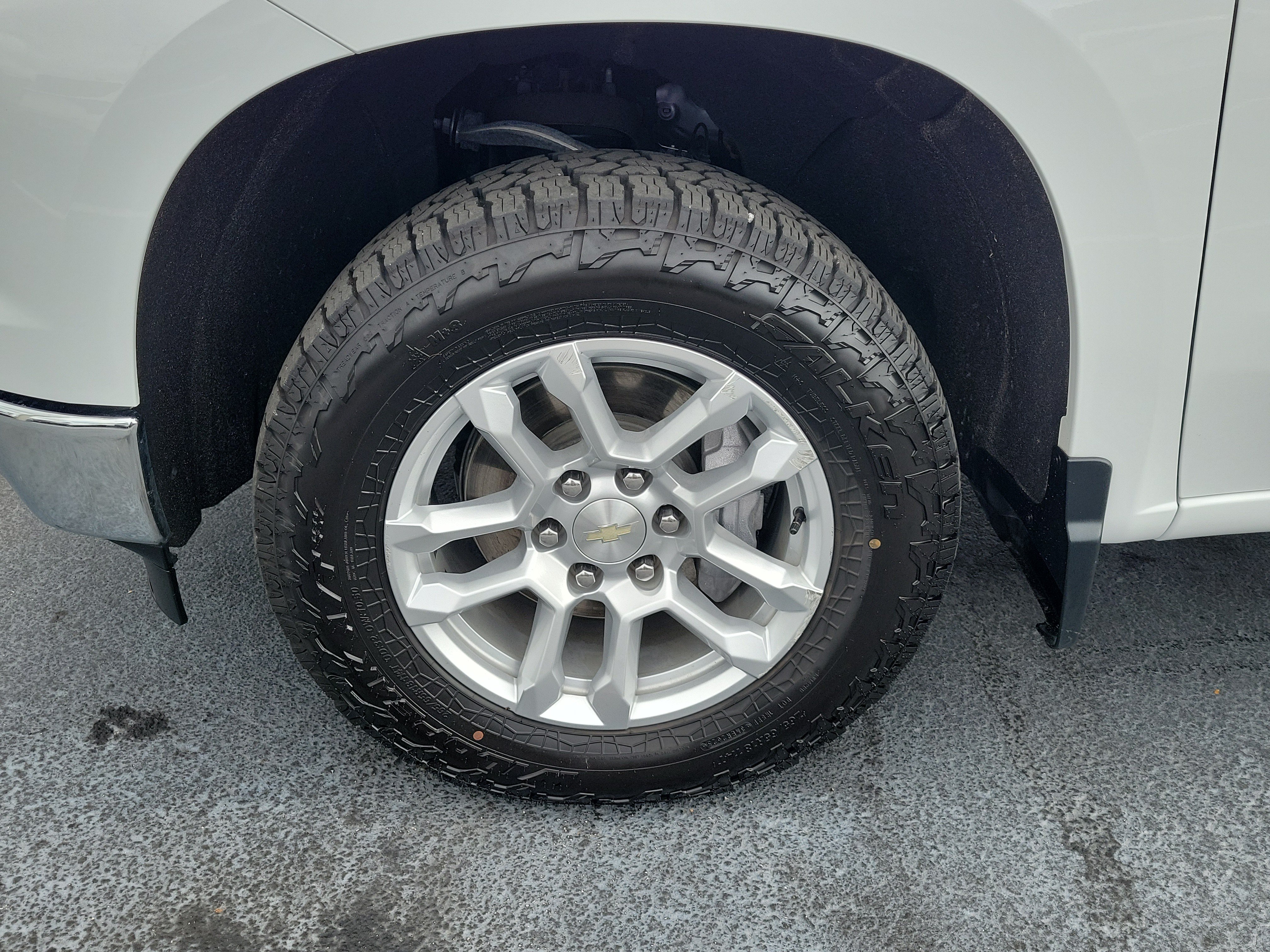 Used 2023 Chevrolet Silverado 1500 LT AWD/4WD image 5