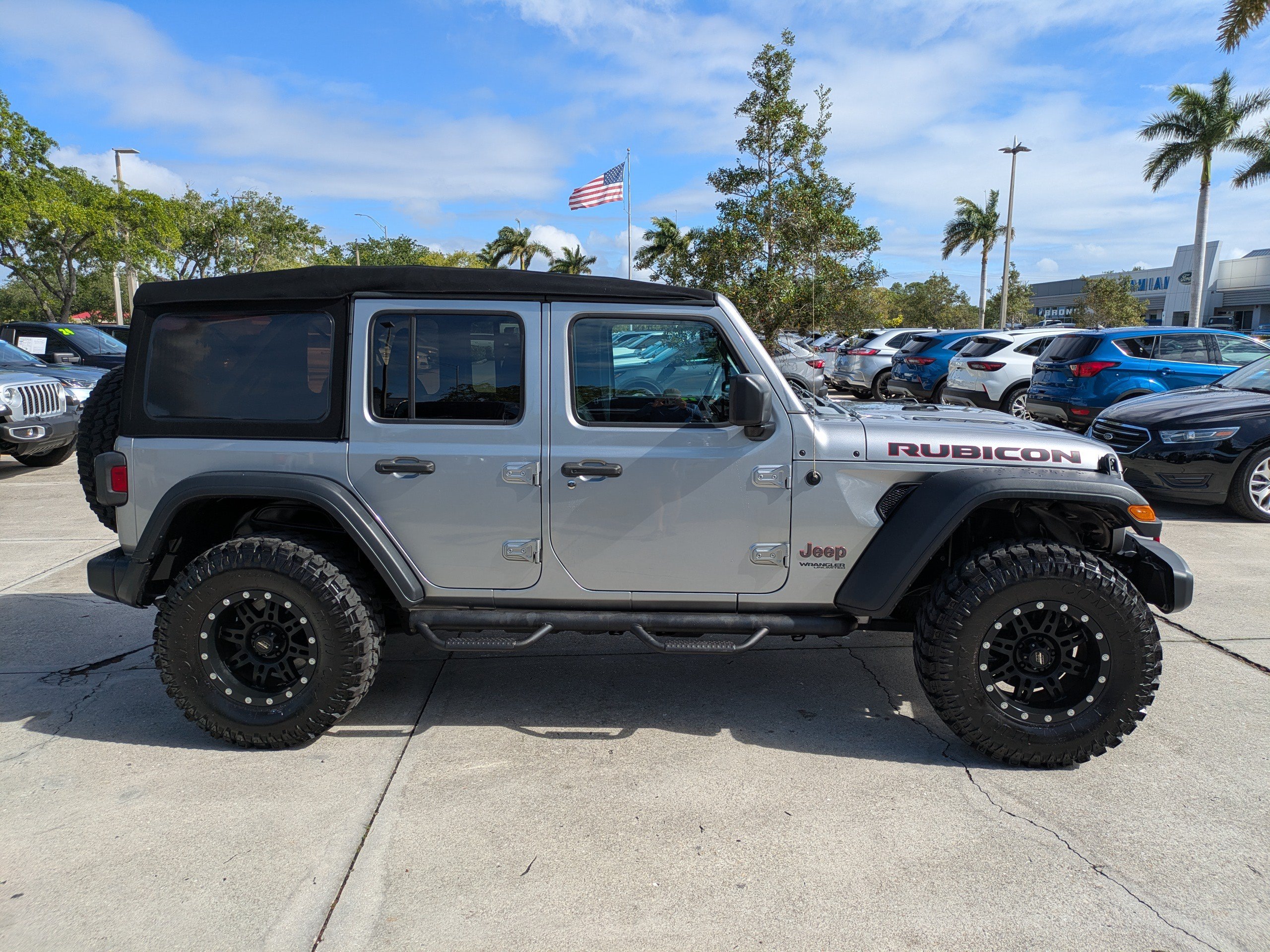 Used 2020 Jeep Wrangler Unlimited Rubicon w/ Dual Top Group AWD/4WD image 3