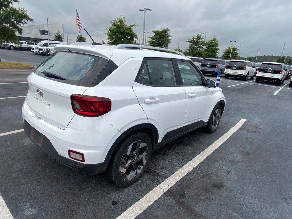 Used 2025 Hyundai Venue SEL FWD image 7